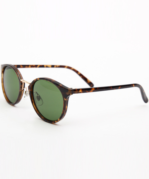 ８(eight)（エイト）の「ボストン サングラス 伊達メガネ 専用ケース付き（サングラス・メンズ・ブラック/ブラウン/ブラック×グレー/ブラック系その他/ブラウン系その他/ブラック×ブルー/ブラック×イエロー/ブラック×ピンク/ブラウン系その他2/ブラウン系その他3/ブラウン系その他4/ゴールド系その他2/ゴールド系その他3/ブラック系その他2/ブラック系その他3/ブラウン系その他5/ブラック系その他4/ブラック×パープル/ブラック×グリーン/ブラック×ゴールド/ゴールド×グレー/ベージュ/ブラック系その他5・FREE）」の17枚目の写真