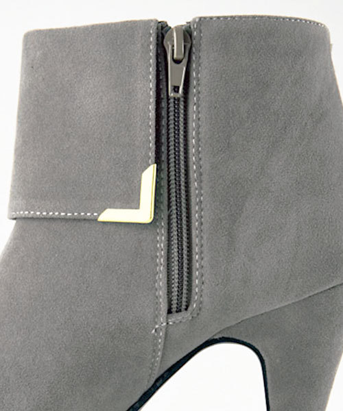GeeRA（ジーラ）の「スクエア金具ストーム付ブーツ（ブーツ・レディース・グレー・SMALL/MEDIUM/LARGE/X-LARGE）」の5枚目の写真