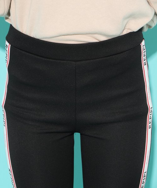 repipi armario（レピピ アルマリオ）の「サイドラインカットレギンス2（その他パンツ・キッズ・ブラック/レッド/その他・SMALL/MEDIUM/LARGE/X-SMALL）」の8枚目の写真