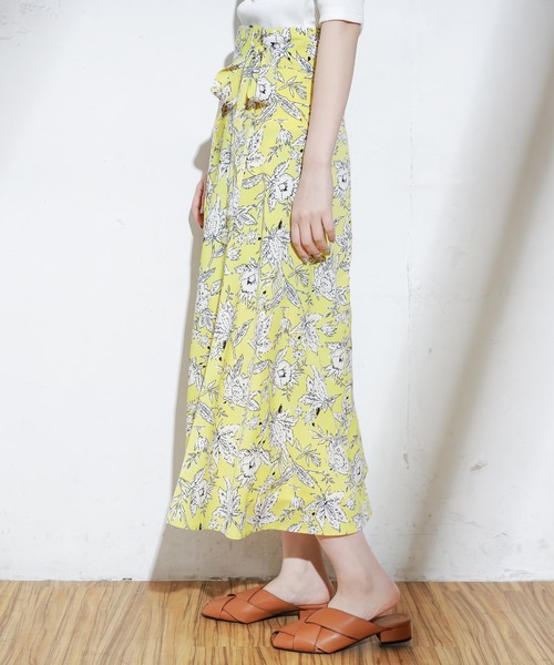 natural couture(ナチュラルクチュール)の「リゾート柄アソートラップスカート(スカート・レディース・ホワイト系その他/イエロー系その他/ネイビー・FREE)」の19枚目の写真