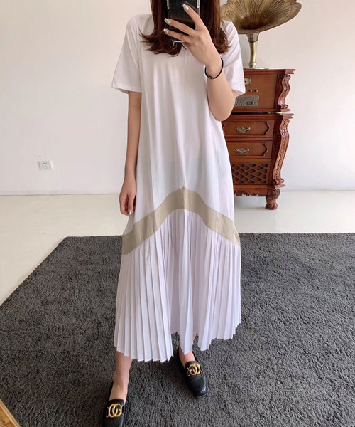 Doula Doula(ドゥーラドゥーラ)の「プリーツ切り替え裾ライン カットロングワンピース(ワンピース・レディース・ホワイト/ブラック/ベージュ/キャメル/カーキ・FREE)」の6枚目の写真
