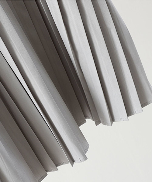 Doula Doula(ドゥーラドゥーラ)の「プリーツ切り替え裾ライン カットロングワンピース(ワンピース・レディース・ホワイト/ブラック/ベージュ/キャメル/カーキ・FREE)」の13枚目の写真