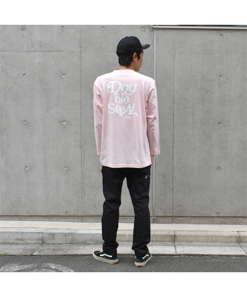 DOUBLE STEAL(ダブルスティール)の「Delivery Font 長袖Tシャツ(Tシャツ/カットソー・メンズ・ピンク/ホワイト×レッド/ブラック×ホワイト/ブラック×レッド/ホワイト×ブラック・MEDIUM/LARGE/X-LARGE/XX-LARGE)」の16枚目の写真
