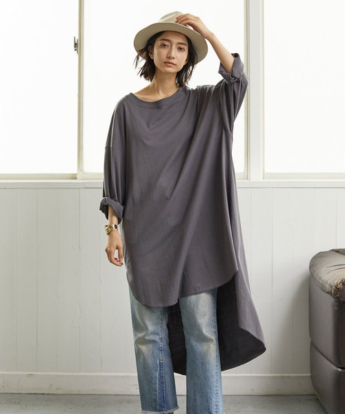 GALLARDAGALANTE(ガリャルダガランテ)の「ラウンドイレギュラーヘムカットソー【オンラインストア限定商品】(Tシャツ/カットソー)」|チャコールグレー