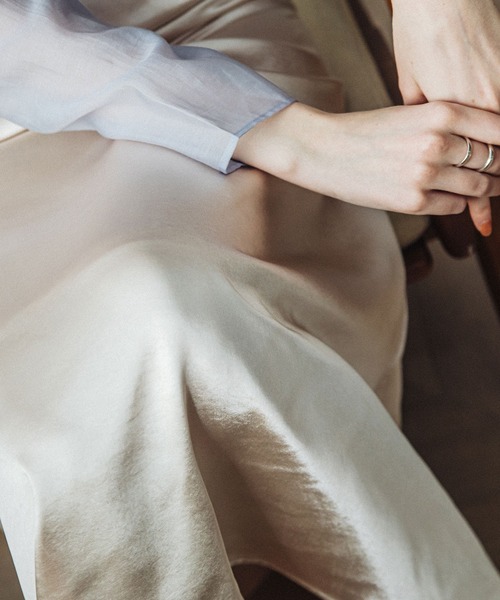 ACCL(エーシーシーエル)の「シルキーサテンマーメイドスカート(スカート・レディース・ピンク/オフホワイト/ブラック・SMALL/MEDIUM)」の7枚目の写真