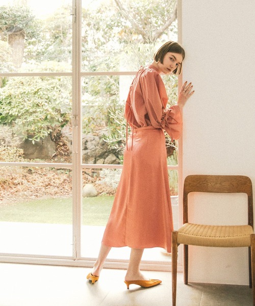 ACCL(エーシーシーエル)の「シルキーサテンマーメイドスカート(スカート・レディース・ピンク/オフホワイト/ブラック・SMALL/MEDIUM)」の18枚目の写真