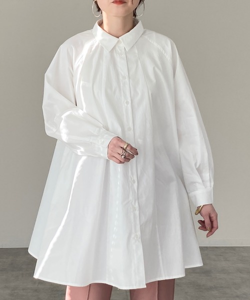 She's Closet（シーズクローゼット）の「Aラインフレアロングチュニックシャツ（チュニック・レディース・ホワイト/ブラック/カーキ/ライトベージュ・FREE）」の3枚目の写真