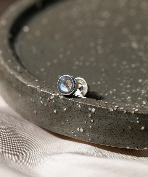 UNITED TOKYO（ユナイテッドトウキョウ）の「TドットピアスS（ピアス（片耳用）・メンズ・ブラック/シルバー・FREE）」の2枚目の写真