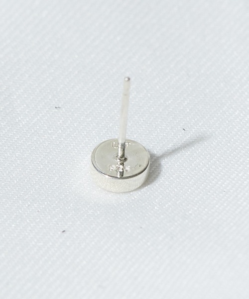 UNITED TOKYO（ユナイテッドトウキョウ）の「TドットピアスS（ピアス（片耳用）・メンズ・ブラック/シルバー・FREE）」の3枚目の写真