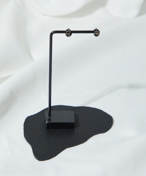 UNITED TOKYO（ユナイテッドトウキョウ）の「TドットピアスS（ピアス（片耳用）・メンズ・ブラック/シルバー・FREE）」の4枚目の写真