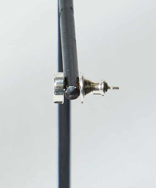 UNITED TOKYO（ユナイテッドトウキョウ）の「TドットピアスS（ピアス（片耳用）・メンズ・ブラック/シルバー・FREE）」の7枚目の写真