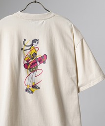 AIRWALK（エアウォーク）の「【AIRWALK／エアウォーク】AIRWALK×tomowaka スケーターガールプリント 半袖Tシャツ（Tシャツ/カットソー・メンズ）」