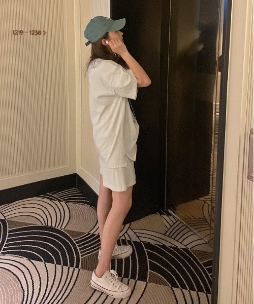 HOTPING（ホッピン）の「HOTPING オーバーフィットスリットTシャツ（Tシャツ/カットソー・レディース・ホワイト/ブラック/オートミール・FREE）」の7枚目の写真