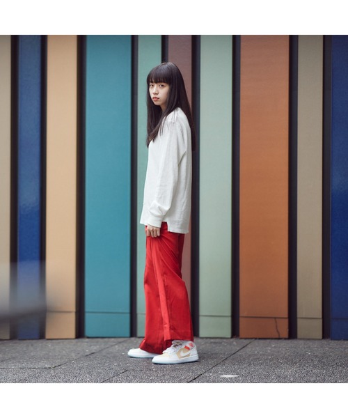 JORDAN BRAND（ジョーダンブランド）の「WMNS AIR JORDAN 1 MID SE　CZ0774-200（スニーカー・レディース・ベージュ系その他・29.0cm/23.5cm/22.0cm/26.5cm/23.0cm/28.5cm/27.5cm/25.0cm/26.0cm/25.5cm/24.5cm/24.0cm/27.0cm/28.0cm/22.5cm）」の6枚目の写真