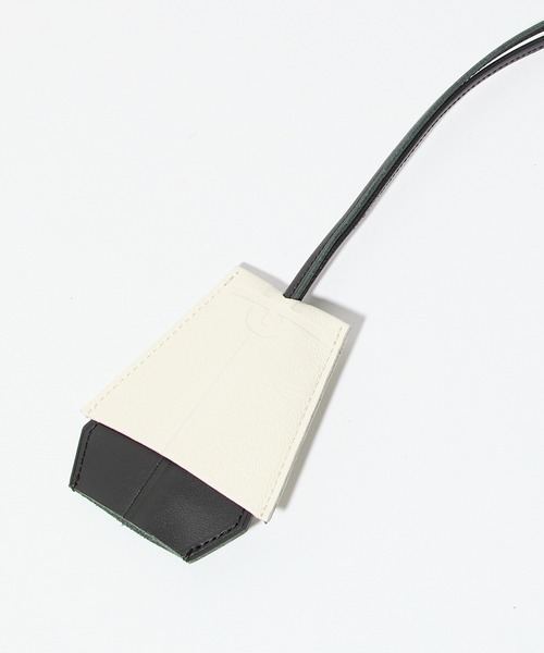 UNITED TOKYO(ユナイテッドトウキョウ)の「ダブルレザーキーネックレス(ネックレス・メンズ・ホワイト/ブラック/ベージュ/ブルー・FREE)」の2枚目の写真