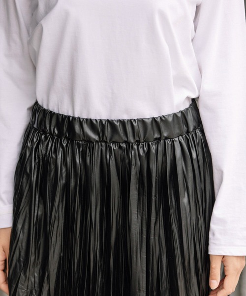Munich（ミューニック）の「リンクルプロセッシングライトフェイクレザー　ギャザーロングスカート（スカート・レディース・ブラック/ダークオリーブ/ブロンズ・S/M）」の7枚目の写真
