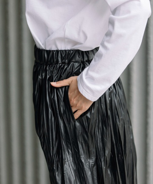 Munich（ミューニック）の「リンクルプロセッシングライトフェイクレザー　ギャザーロングスカート（スカート・レディース・ブラック/ダークオリーブ/ブロンズ・S/M）」の11枚目の写真