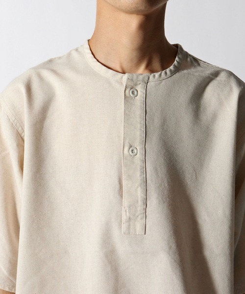 GLOSTER（グロスター）の「ミリタリースリーピングシャツ ヘンリーネックTシャツ（Tシャツ/カットソー・メンズ・ブラック系その他3/キナリ/イエロー系その他3・MEDIUM/LARGE）」の11枚目の写真