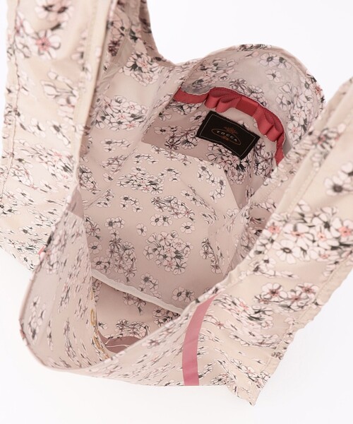 TOCCA(トッカ)の「FLOWERY WAY ECOBAG エコバッグ(エコバッグ/サブバッグ・レディース・ブラック系/ライトグレー系/ベージュ系・F)」の8枚目の写真