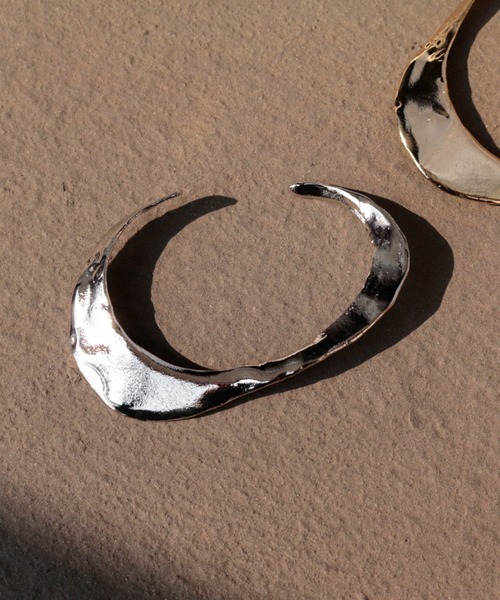 voov（ブーブ）の「真鍮 ストレッチ 平バングル（バングル/リストバンド・レディース・ゴールド/シルバー・フリー）」の2枚目の写真