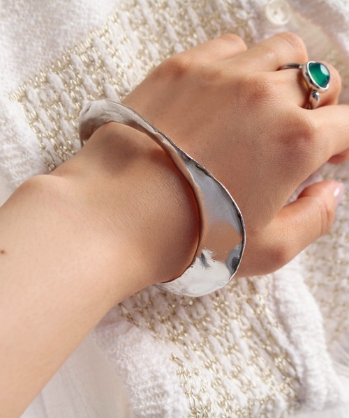 voov（ブーブ）の「真鍮 ストレッチ 平バングル（バングル/リストバンド・レディース・ゴールド/シルバー・フリー）」の5枚目の写真