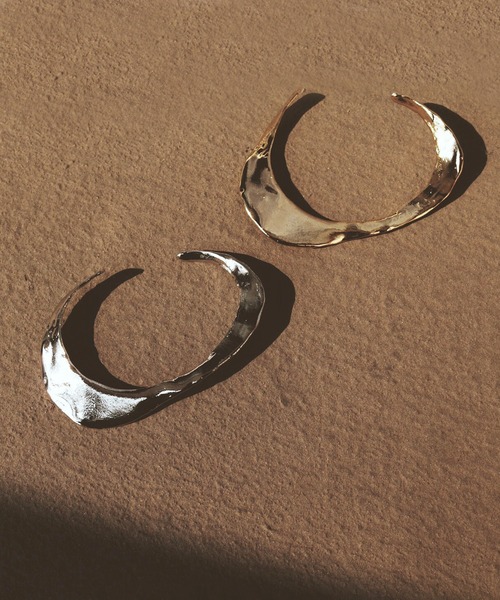 voov（ブーブ）の「真鍮 ストレッチ 平バングル（バングル/リストバンド・レディース・ゴールド/シルバー・フリー）」の7枚目の写真