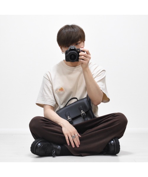 DEVICE(デバイス)の「【MASAKI ×DEVICEコラボ】Rename フェイクレザー サッチェル ショルダーバッグ(ショルダーバッグ・メンズ・ブラック・FREE)」の7枚目の写真