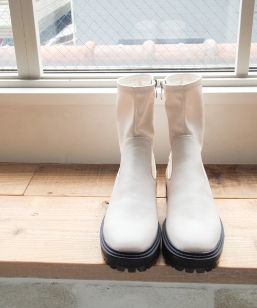 VIVIAN（ヴィヴィアン）の「厚底ストレッチショートブーツ（ブーツ・レディース・アイボリー/ダークブラウン/ブラック/ブラウン・M/L/LL/S/XL）」の2枚目の写真