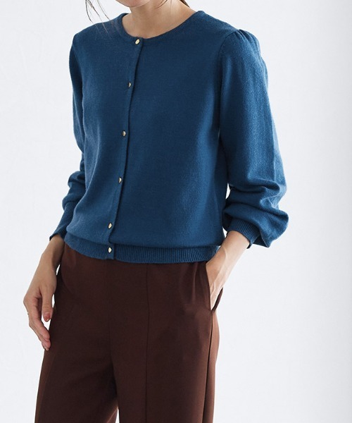 Pierrot（ピエロ）の「もっちりカシミヤタッチゴールドボタンカーディガン（カーディガン/ボレロ・レディース・アイボリー/ブラック/モカ/ピンクベージュ/ブルー系その他/ネイビー/ボルドー・M/L）」の5枚目の写真