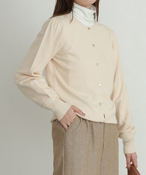 Pierrot（ピエロ）の「もっちりカシミヤタッチゴールドボタンカーディガン（カーディガン/ボレロ・レディース・アイボリー/ブラック/モカ/ピンクベージュ/ブルー系その他/ネイビー/ボルドー・M/L）」の22枚目の写真