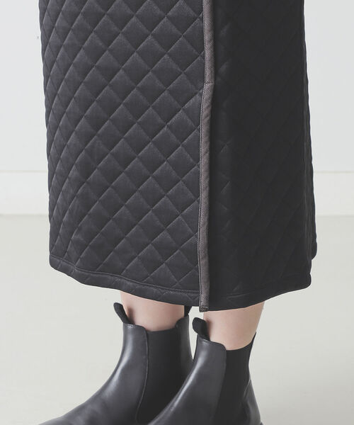 BEAMS LIGHTS(ビームスライツ)の「BEAMS LIGHTS / キルティング ストレート スカート(スカート・レディース・ブラック/オリーブ・38/36)」の4枚目の写真