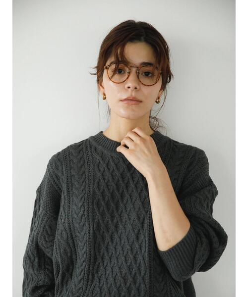 koe（コエ）の「リサイクルポリエステル クルーネックケーブルニット*（ニット/セーター・レディース・チャコールグレー/ブルー/レッド/アイボリー/ライトグレー/グリーン・L/M/S）」の9枚目の写真