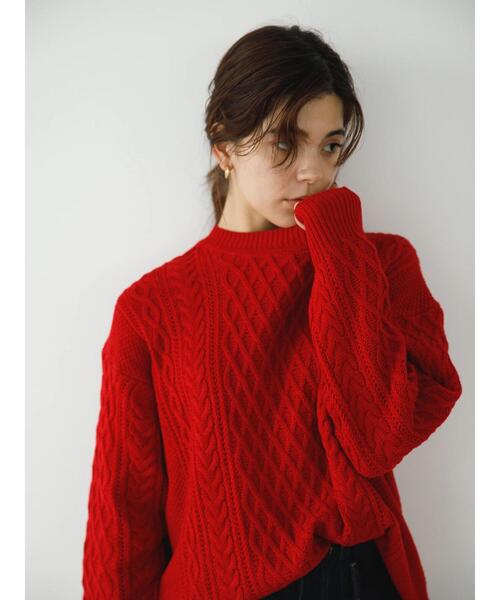 koe（コエ）の「リサイクルポリエステル クルーネックケーブルニット*（ニット/セーター・レディース・チャコールグレー/ブルー/レッド/アイボリー/ライトグレー/グリーン・L/M/S）」の10枚目の写真