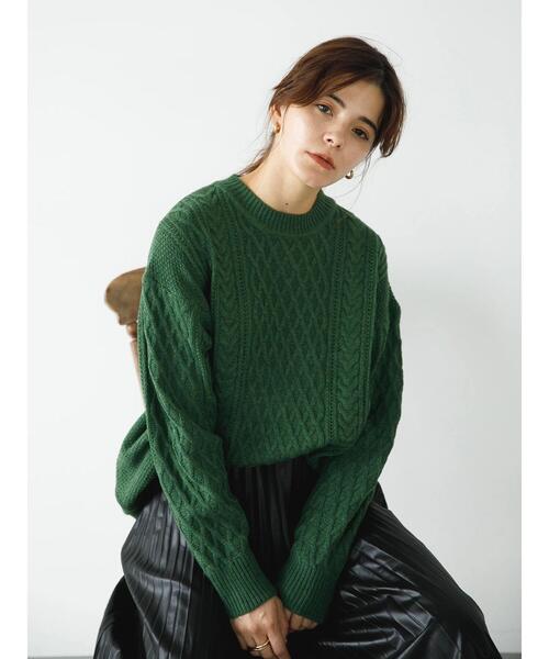 koe（コエ）の「リサイクルポリエステル クルーネックケーブルニット*（ニット/セーター・レディース・チャコールグレー/ブルー/レッド/アイボリー/ライトグレー/グリーン・L/M/S）」の11枚目の写真