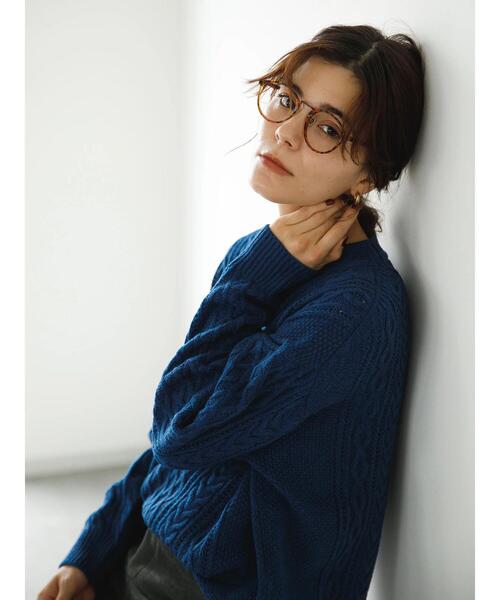 koe（コエ）の「リサイクルポリエステル クルーネックケーブルニット*（ニット/セーター・レディース・チャコールグレー/ブルー/レッド/アイボリー/ライトグレー/グリーン・L/M/S）」の12枚目の写真