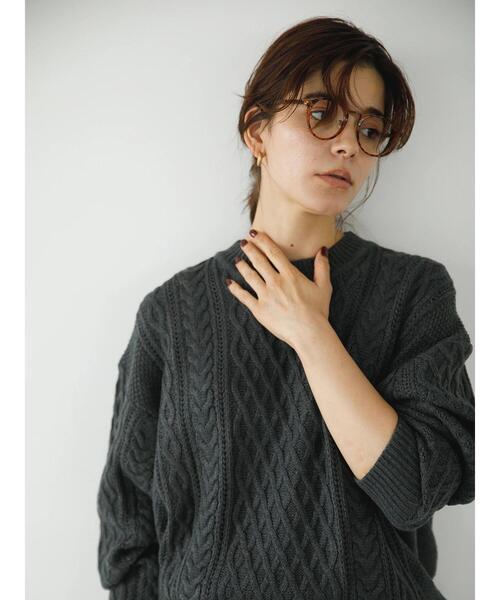 koe（コエ）の「リサイクルポリエステル クルーネックケーブルニット*（ニット/セーター・レディース・チャコールグレー/ブルー/レッド/アイボリー/ライトグレー/グリーン・L/M/S）」の16枚目の写真