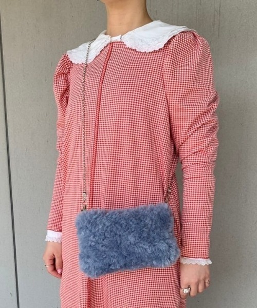 Ray BEAMS（レイビームス）の「Ray BEAMS / フェイク ラム ファー サコッシュ（その他小物・レディース・オレンジ/ブルー系その他4・ONE SIZE）」の2枚目の写真