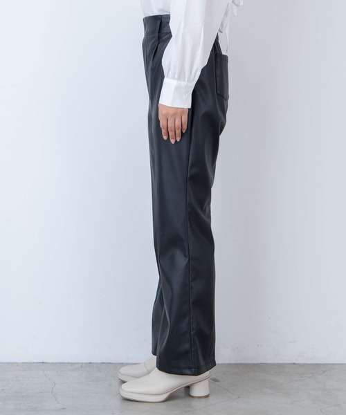 WEGO（ウィゴー）の「WEGO/フェイクレザースリットフレアパンツ（スラックス・レディース・ブラック・FREE）」の6枚目の写真