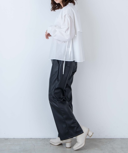 WEGO（ウィゴー）の「WEGO/フェイクレザースリットフレアパンツ（スラックス・レディース・ブラック・FREE）」の2枚目の写真