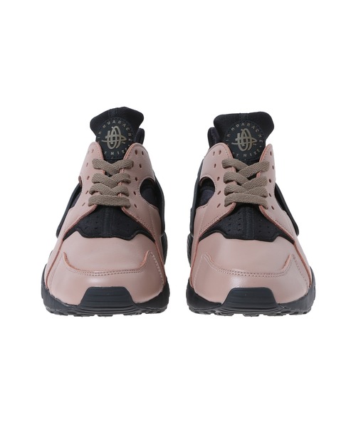 NIKE(ナイキ)の「NIKE AIR HUARACHE LE DH8143-200(スニーカー・メンズ・ライトブラウン・26.5cm/27cm/27.5cm/28cm/28.5cm/29cm/26cm)」の3枚目の写真