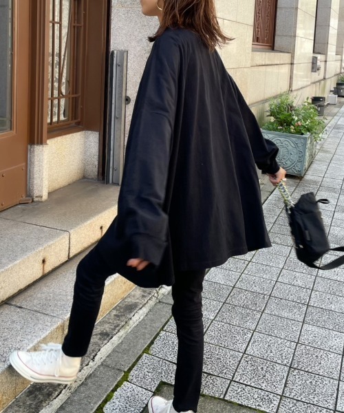 ulu(ウル)の「Big silhouette long tshirt(Tシャツ/カットソー・レディース・ホワイト/ブラック・FREE)」の1枚目の写真