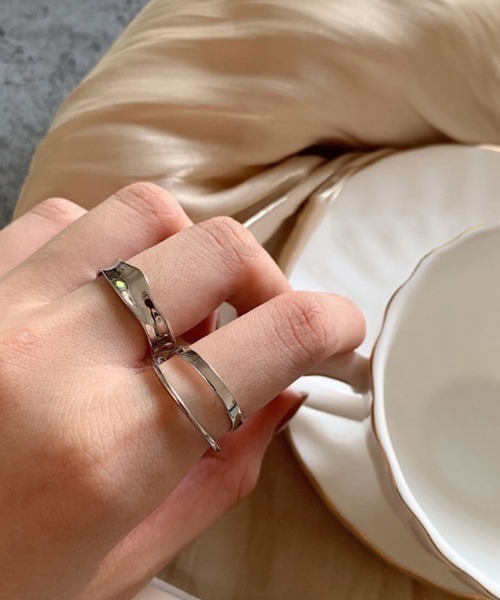 yu-ka（ユーカ）の「YU-KA : 凹みフォークリング ワイド（シルバー925）（リング・レディース・シルバー/ゴールド・FREE）」の3枚目の写真