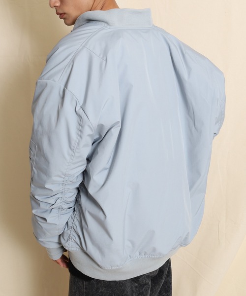 SPINNS（スピンズ）の「ビッグシルエット 中綿MA-1ジャケット（MA-1・メンズ・ブラック/ライトグレー/カーキ・ONESIZE）」の11枚目の写真