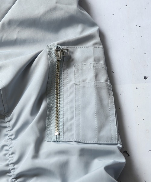 SPINNS（スピンズ）の「ビッグシルエット 中綿MA-1ジャケット（MA-1・メンズ・ブラック/ライトグレー/カーキ・ONESIZE）」の17枚目の写真