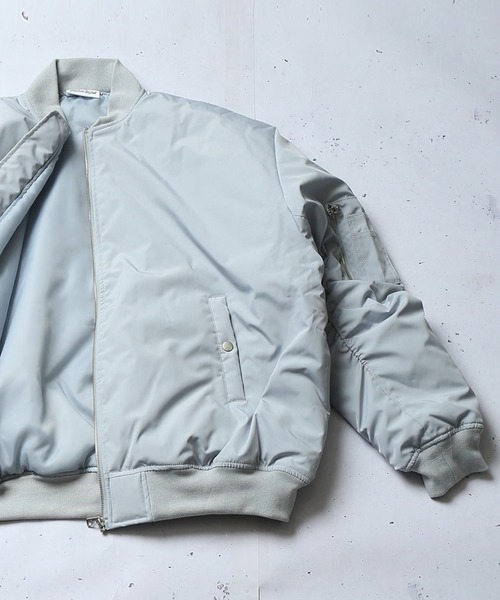 SPINNS（スピンズ）の「ビッグシルエット 中綿MA-1ジャケット（MA-1・メンズ・ブラック/ライトグレー/カーキ・ONESIZE）」の14枚目の写真