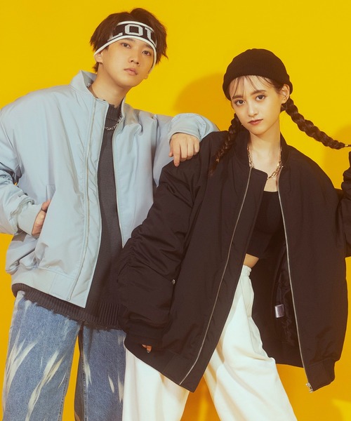 SPINNS（スピンズ）の「ビッグシルエット 中綿MA-1ジャケット（MA-1・メンズ・ブラック/ライトグレー/カーキ・ONESIZE）」の13枚目の写真