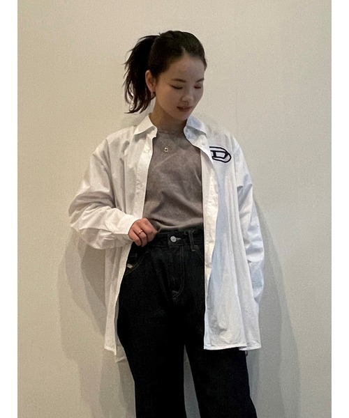 DIESEL(ディーゼル)の「レディース 長袖 シンプル シャツ オーバーフィット(シャツ/ブラウス・レディース・ホワイト/ブラック・SMALL/MEDIUM/X-SMALL/XX-SMALL)」の11枚目の写真