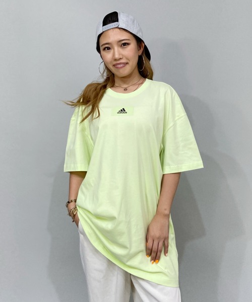 adidas(アディダス)の「adidas/アディダス ビッグシルエット/ワンポイントロゴTシャツ L4686(Tシャツ/カットソー・レディース・イエロー/ブラック/ベージュ/パープル・L/M)」の4枚目の写真