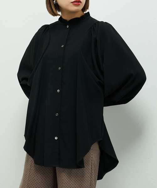 Lui's（ルイス）の「ドビー織ギャザースリーブブラウス（シャツ/ブラウス・レディース・ホワイト/ブラック/ブルーグレー・FREE）」の2枚目の写真