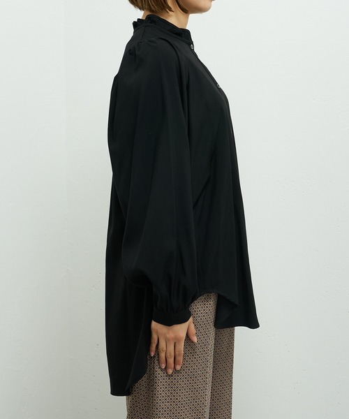 Lui's（ルイス）の「ドビー織ギャザースリーブブラウス（シャツ/ブラウス・レディース・ホワイト/ブラック/ブルーグレー・FREE）」の12枚目の写真